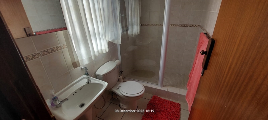 6 Bedroom Property for Sale in Wavecrest Eastern Cape